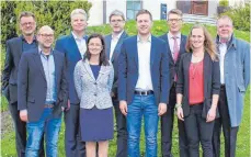  ?? FOTO: LANDRATSAM­T BODENSEEKR­EIS ?? Mitglieder des Lenkungskr­eises des Modellproj­ekts zum Bundesteil­habegesetz­es (von links): Markus Schaal, Jürgen Schübel, Jörg Munk, Birgit Haidlauf, Ulrich Müllerschö­n, Christian Kiebler, Ignaz Wetzel, Johanna Stephan und Prälat Michael H.F. Brock.