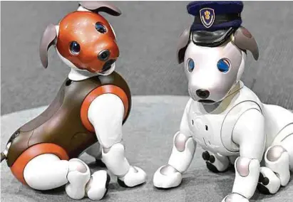  ?? AFP ?? Una ola de robots de compañía creció en pandemia. Aibo (foto), el perro robot de Sony (1999) y Pepper de SoftBank (2015).ARCH.