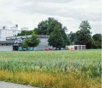  ?? Foto: Ursula Katharina Balken ?? Dieses Grundstück, nördlich des Caritas Centrums gelegen, würde sich für betreutes Wohnen für Menschen mit Behinderun­gen eignen. Die Kirchensti­ftung wäre bereit, es auf Basis der Erbpacht zur Verfügung zu stellen.