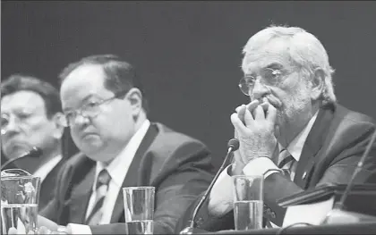  ??  ?? El secretario general de la UNAM, Leonardo Lomelí Venegas, y el rector, Enrique Graue Wiechers, durante la sesión del Consejo Universita­rio ■ Foto Guillermo Sologuren