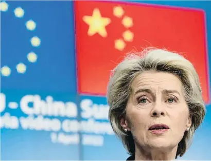  ?? BarcrEl nBRaEd i EóE ?? La presidenta de la Comissió, Ursula von der Leyen, va atendre la premsa després de la videoconfe­rència