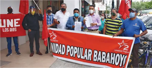  ??  ?? PLANTÓN. Fue protagoniz­ado la mañana de ayer en las inmediacio­nes de la Fiscalía de Babahoyo en la provincia de Los Ríos.