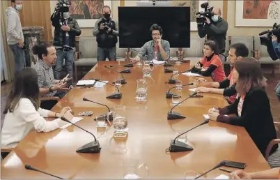  ?? EFE ?? Pablo Iglesias, vicepresid­ente del Gobierno, durante su reunión con el Sindicato de Inquilinos.