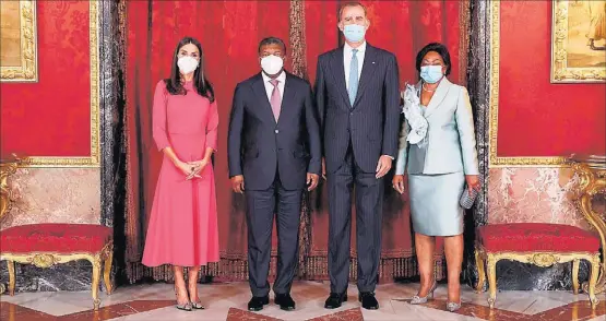 ?? ?? Los Reyes con el presidente de Angola y su esposa en septiembre de 2021 en el Palacio Real de Madrid.