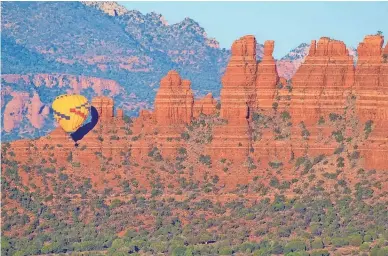  ?? SEDONA CHAMBER OF COMMERCE & TOURISM ?? Hot air balloons lift off in the early morning to greet the sunrise above the red rocks.