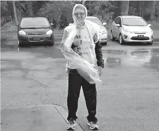  ?? John Zaboyan ?? John Zaboyan, 79, of Crown Point, begins his solo walk to Indianapol­is.