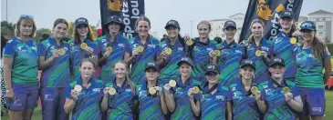  ?? BELINDA KELLY ?? The South Island under-15 girls cricket team with their medals from the R66T Academy Dubai Cup. Below right: Izzy Power in action.