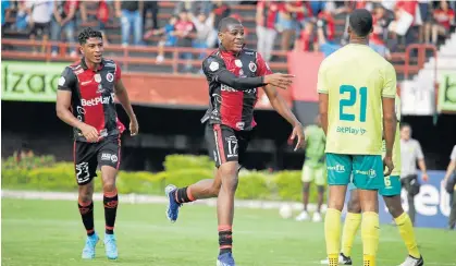  ?? Foto Cohen/la Opinión ?? Julián Angulo fue el autor del gol del rojinegro al minuto 10’ tras ser asistido por Jhonathan Agudelo. /