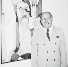  ?? AP FILE PHOTO ?? MULTI-TALENTED: Ferdie Pacheco, Muhammad Ali’s corner physician, poses with his portrait of boxer Chuck Webner.