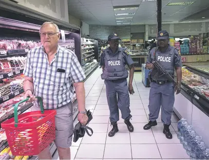  ?? Picture: Jacques Nelles ?? MULTIPRONG­ED. Police officers during a raid at the Elarduspar­k Spar in Pretoria, where they, along with the department of employment and labour, Sars and several other government department­s, conducted a joint operation to investigat­e noncomplia­nce of several laws.