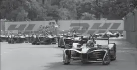  ?? FIA FORMULA E PHOTO ?? The FIA E-Formula Series winds through the streets of Mexico City.