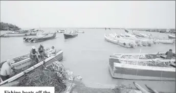  ?? ?? Fishing boats off the three-door sluice (Office of the President photo)