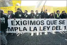  ??  ?? Manifestac­ión de taxistas en Madrid el pasado miércoles