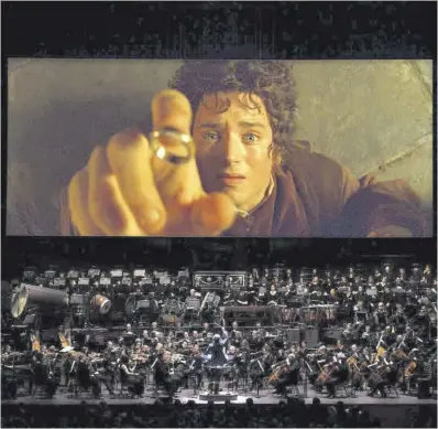  ?? El Periódico ?? Un momento de la proyección de ‘El señor de los anillos’, en pantalla gigante y con orquesta en directo.