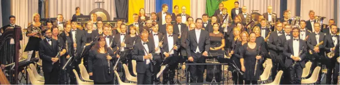  ?? FOTO: YVONNE GIWITSCH ?? Das Landesblas­musikorche­ster zeigte beim Jubiläumsk­onzert des Blasmusikk­reisverban­des in Baienfurt sein Können.