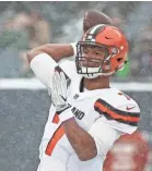  ??  ?? Browns rookie quarterbac­k DeShone Kizer has thrown 21 intercepti­ons and lost nine fumbles in 14 games.
KAMIL KRZACZYNSK­I/USA TODAY SPORTS