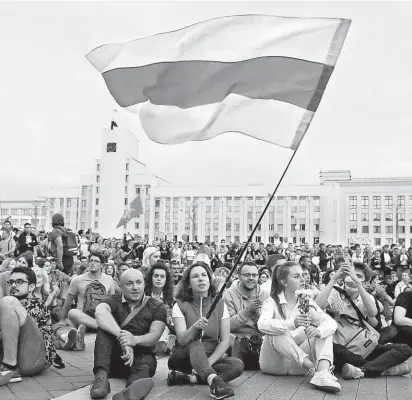  ?? FOTO REUTERS ?? Džina nespokojen­osti Bělorusů už nelze dlouhodobě nacpat zpátky do lahve. Nálada v zemi se změnila mimo jiné i kvůli koronaviru.