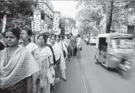  ?? Piyal Adhikary European Pressphoto Agency ?? ACTIVISTS GATHER
at a demonstrat­ion in the Indian city of Kolkata demanding capital punishment for a convicted rapist.