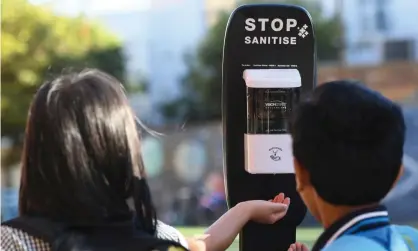  ?? Photograph: Erik Anderson/AAP ?? People using hand sanitiser instead of handwashin­g are being partly blamed for a gastro outbreak in Victoria.