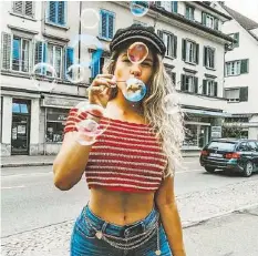  ?? INSTA ?? Michèle Krüsi alias The Fashion Fraction ist auch vor Ort. Welche Influencer den Event besuchen, siehst du auf 20min.ch