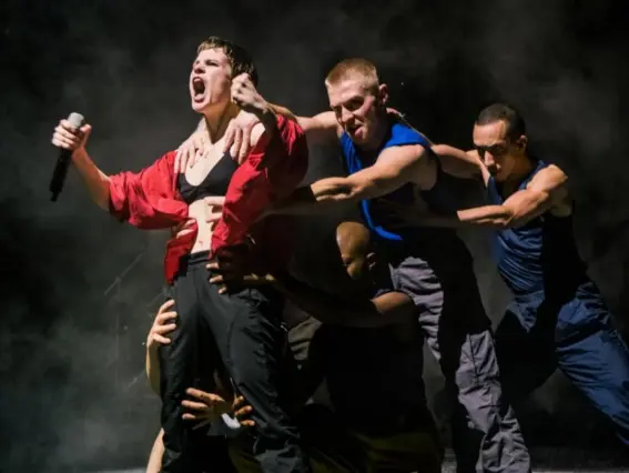  ??  ?? Christine and the Queens, ably supported by her dancers’ theatrical performanc­e, at Hammersmit­h Apollo (Photos Gaëlle Beri)