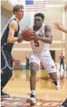  ?? Billy Calzada / Staff Photograph­er ?? UIW's Romello Wilbert drives by Central Arkansas’ Hayden Koval.