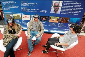  ?? FRANCISCO CEPEDA ?? Experiênci­a. Jovens em São Paulo na mostra de filmes de VR e Reilhac no cartaz do evento