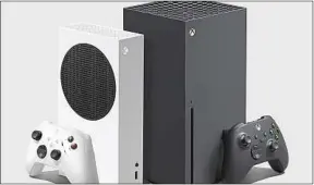  ??  ?? Les consoles Xbox Series S et X, au look de monolithe.