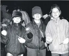  ?? 01_B46twe05 ?? Warmly dressed firework enthusiast­s did not let the squally weather on Bonfire Night deter them from enjoying the outdoor celebratio­ns.
