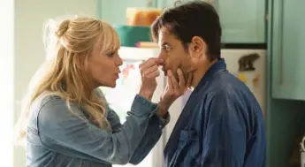  ?? | MGM/ PANTELION ?? When Leonardo ( Eugenio Derbez) loses his memory and doesn’t remember he’s a wealthy playboy, single mom Kate ( Anna Faris) convinces him that he’s her husband in “Overboard.”