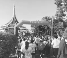  ??  ?? Kuching Run for Autism 2017 participan­ts at the finish line.