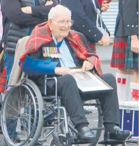  ?? Photo / Ilona Hanne ?? Bruce Parkes, holding a picture of his brother, Flight Sergeant Bill Parkes, who lost his life in WWII.