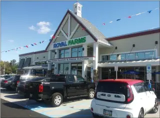  ?? MEDIANEWS GROUP FILE PHOTO ?? Royal Farms, with eight locations including this one in Norristown, is among the companies planning to fill open positions at its locations, along with Sheetz and Sonic Drive-In.