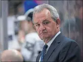  ?? HANNAH FOSLIEN — GETTY IMAGES ?? Former Kings coach Darryl Sutter, shown here with them in a 2017 game, has landed as head coach in Calgary.