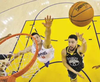  ?? Carlos Avila Gonzalez / The Chronicle ?? Klay Thompson, who has been in a bit of a shooting slump, puts up a layup against the Los Angeles Clippers. He wound up with 12 points on 4-for-15 shooting, but was 2-2 from the stripe.