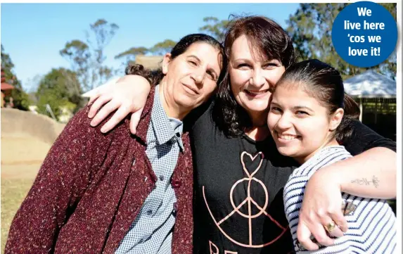  ?? Photo: Michael Nolan ?? JOYFUL GEN: Enjoying the sunshine are (from left) PEACE Toowoomba volunteer Hana Arbo, founder Genevieve Allpass and interprete­r Rojin Rash, at Picnic Point. Mrs Allpass was nominated for the Australia Pacific LNG Community Hero Award. PEACE was nominated for community group of the year.