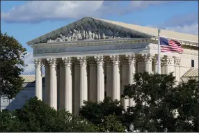  ?? (AP/J. Scott Applewhite) ?? The U.S. flag flies at the U.S. Supreme Court on Monday. The court’s interventi­on at this early stage in the Texas abortion case would be unusual but not unpreceden­ted.