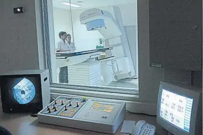  ?? (ANTONIO CARRIZO / ARCHIVO ) ?? Más tecnología. El hospital Oncológico se beneficiar­á con la llegada de nuevos equipos.