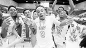  ?? STEPHEN M. DOWELL/ORLANDO SENTINEL ?? DeJuan Lockett and his OCP teammates celebrate after winning the program’s seventh state title in 11 seasons.