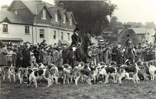  ?? PICTURES: JEREMY WHITEHORN ?? Ernest Bawden with the hounds at the Crown Hotel, Exford c1930. Right: Ernest Bawden leading the Devon and Somerset Staghounds off from Larkbarrow Farm, c1932