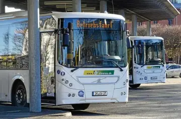  ?? ARNE MARTIUS / ARCHIV ?? Busse stehen am Busbahnhof in Ilmenau.