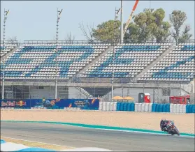  ?? FOTO: EFE ?? Las grada vacías en el circuito de Jerez Los pilotos echan de menos el ambiente