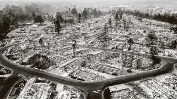  ?? Noah Berger / Associated Press ?? The Almeda Fire leveled homes in Phoenix, Ore. With several natural disasters including wildfires and hurricanes disrupting the final weeks of the headcount, the deadline could be extended another month.