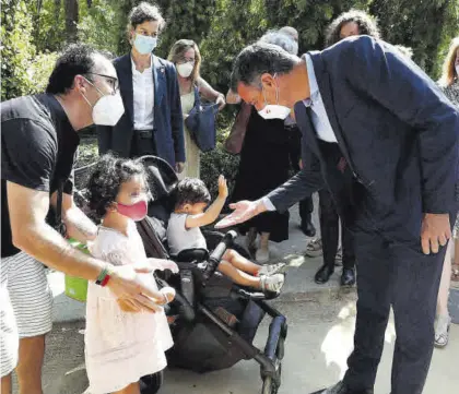  ?? FERNANDO CALVO / EFE ?? Pedro Sánchez, ayer, durante su visita a Navalmoral de la Mata (Cáceres).