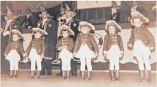  ?? FOTO: PRIVAT ?? So sahen die Anfänge aus: Vor 50 Jahren startete „Jennys Tanzgarde“als kleine Kindergard­e mit sechs Mädchen.
