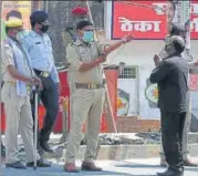  ?? HT PHOTO ?? ■
Cops acting tough on people who were seen frequently violating the protocol and found moving on roads.