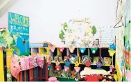  ??  ?? ABOVE AND AT RIGHT: A classroom at the Maranatha Basic School.