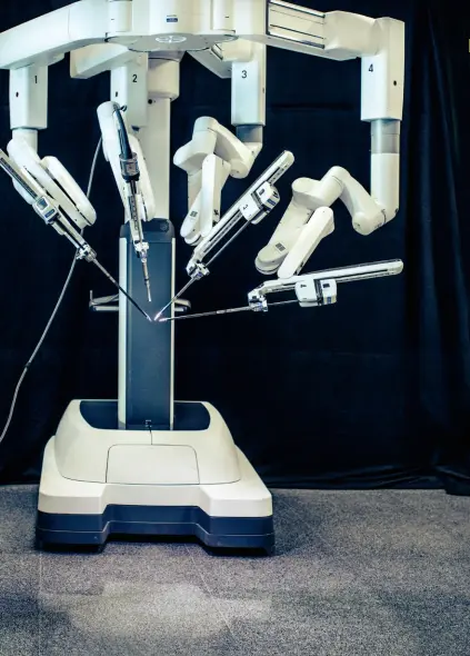  ??  ?? ceO Gary Guthart next to intuitive Surgical’s fourthgene­ration da Vinci Xi robot at company headquarte­rs in Sunnyvale, california.