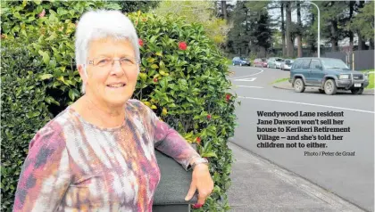  ?? Photo / Peter de Graaf ?? Wendywood Lane resident Jane Dawson won’t sell her house to Kerikeri Retirement Village — and she’s told her children not to either.