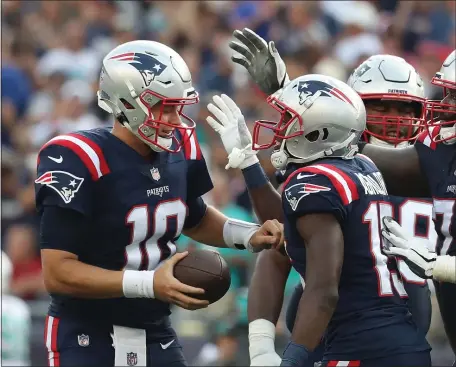  ?? NANCY LANE / HERALD STAFF FILE ?? WORKING TOGETHER: Patriots quarterbac­k Mac Jones celebrates his touchdown pass with Nelson Agholor against the Miami Dolphins at Gillette Stadium on Sept. 12.